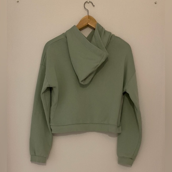 H&M Cropped Friends Sweatshirt - Picture 2 of 3